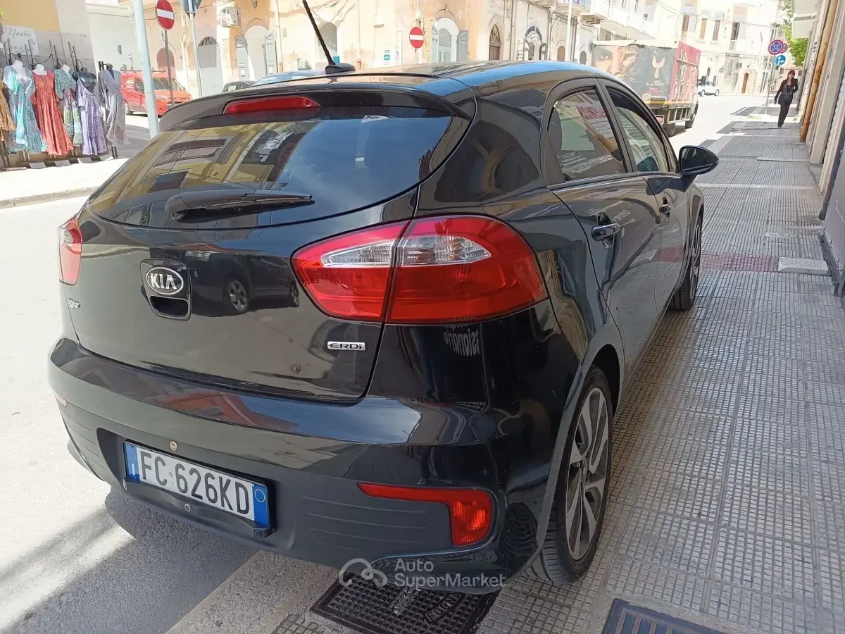 Usata Kia Rio 90 CV (66 kW) 2016 Nero Berlina