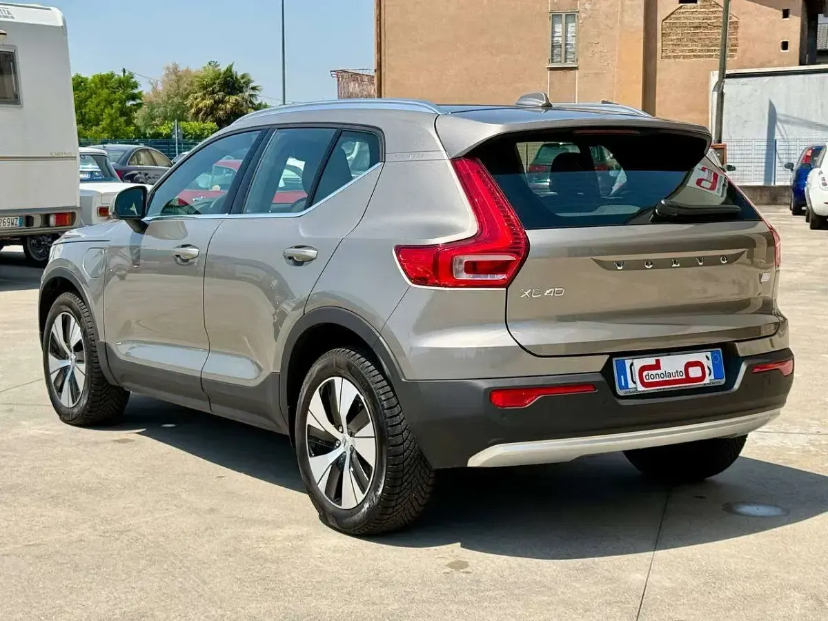 Usata Volvo XC40 Plus 129 CV (94 kW) 2022 Argento SUV