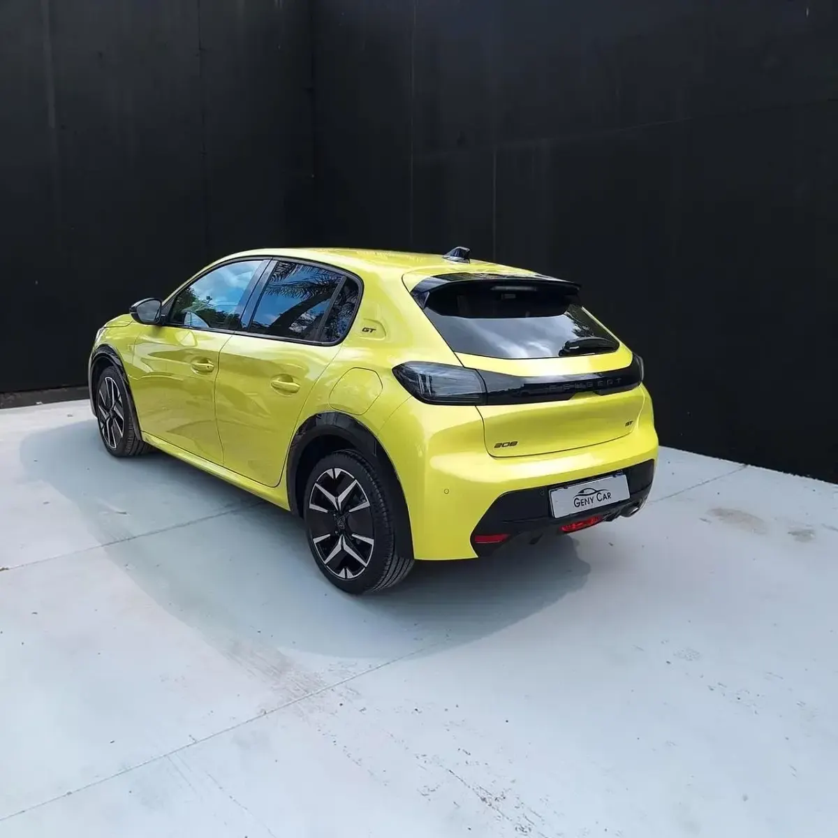 Usata Peugeot 208 GT 101 CV (74 kW) 2024 Giallo Utilitaria