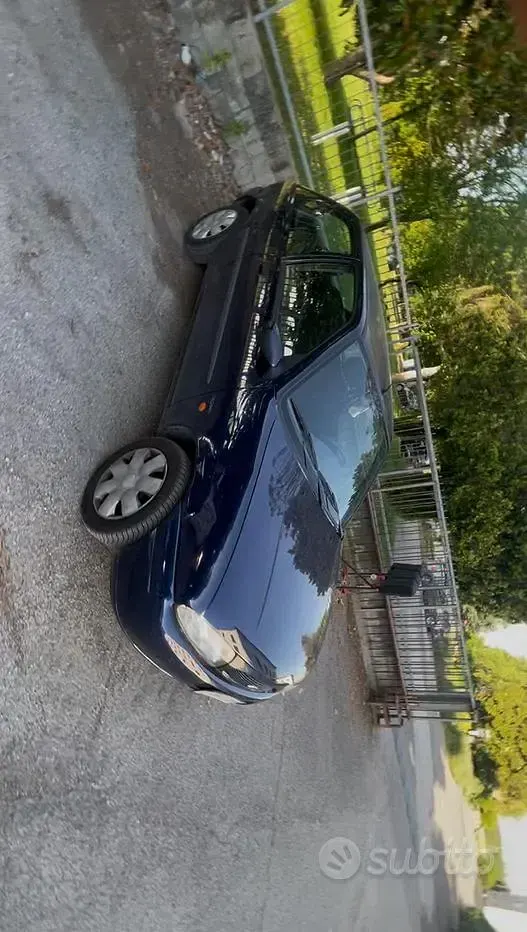 Usata Ford Fiesta Ghia 90 CV (66 kW) 1997 Blu Utilitaria