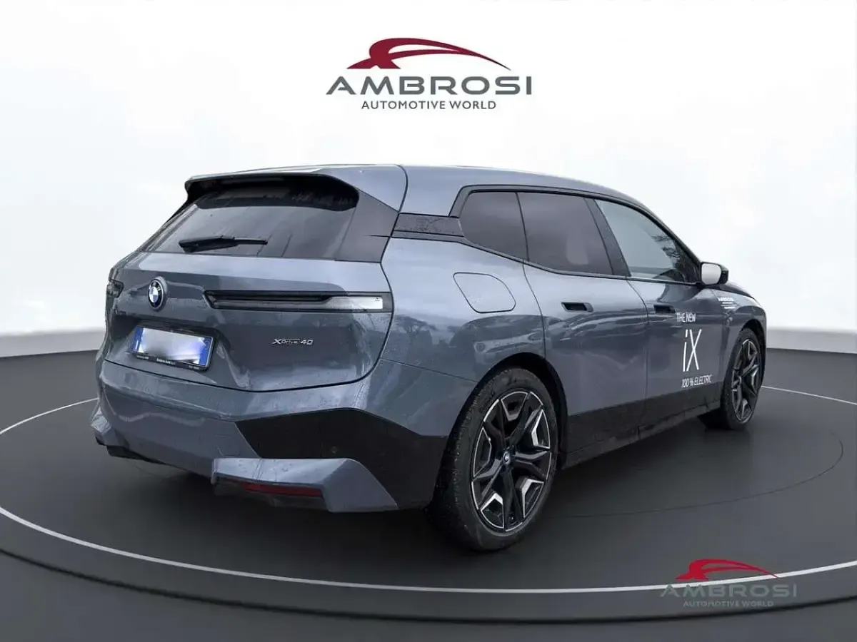 Usata BMW iX 239 kW (326 CV) 2025 Grigio SUV