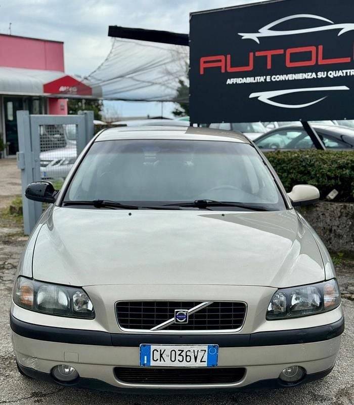 Usata Volvo S60 163 CV (119 kW) 2003 Oro Berlina