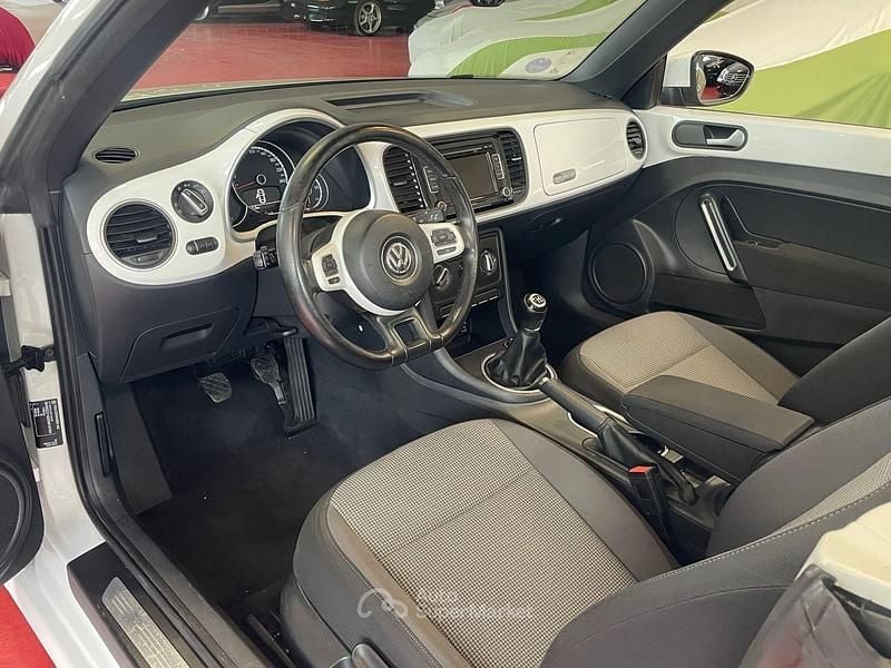 Usata VW Beetle 105 CV (77 kW) 2014 Bianco Utilitaria