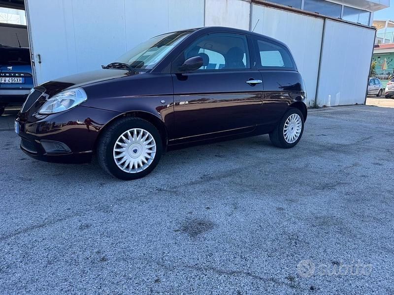 Usata Lancia Ypsilon 60 CV (44 kW) 2009 Viola Utilitaria