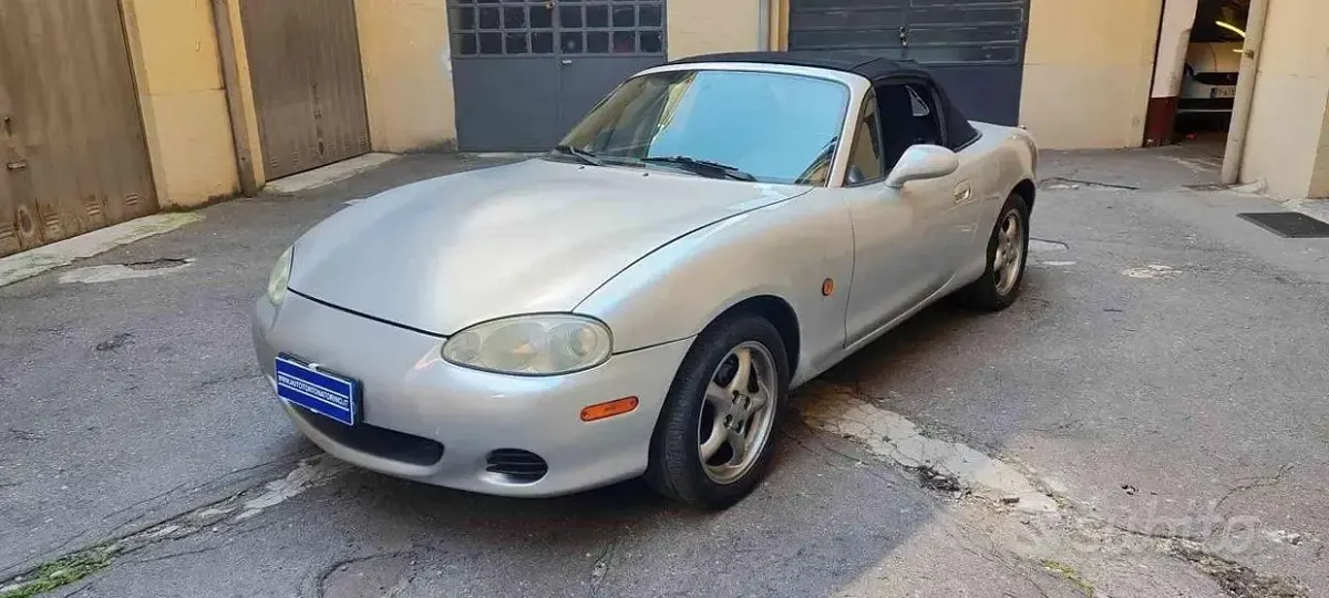 Usata Mazda MX5 110 CV (80 kW) 2003 Grigio metallizzato Cabrio