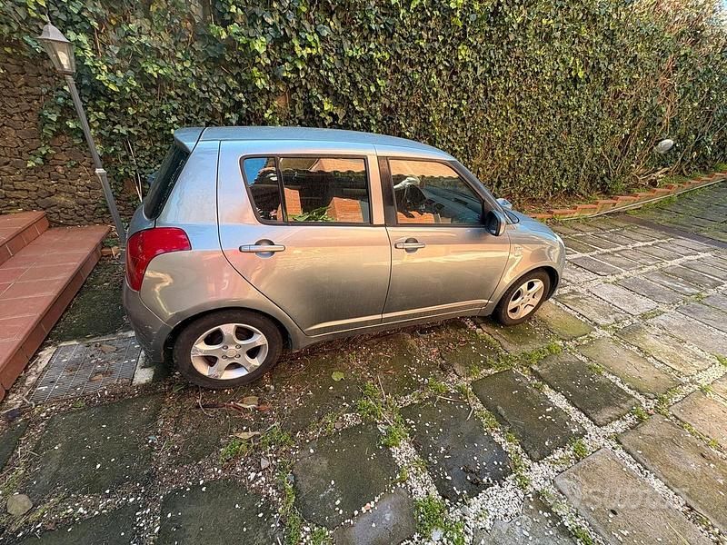 Brugt Suzuki Swift 69 HK (50 kW) 2007 Grå Hatchback