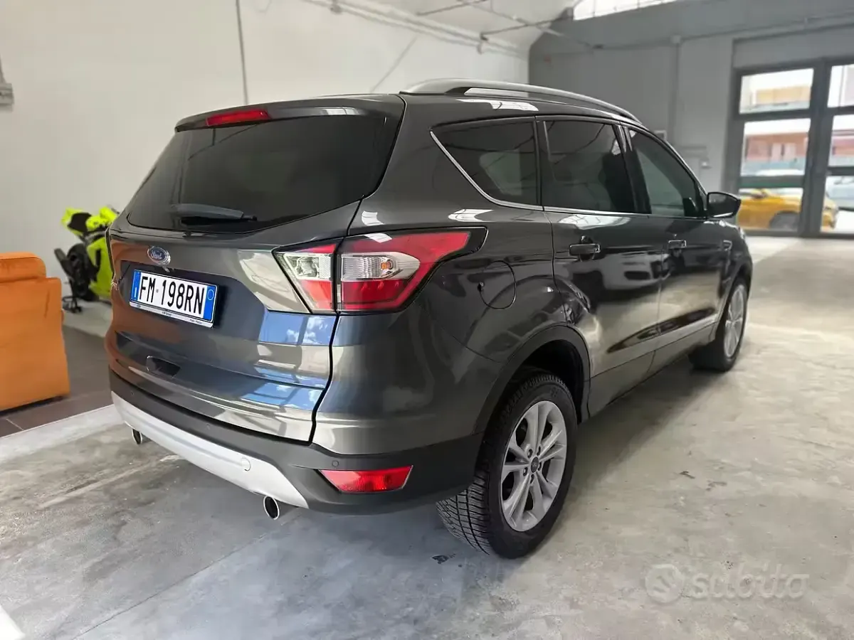 Usata Ford Kuga S 120 CV (88 kW) 2017 Grigio SUV
