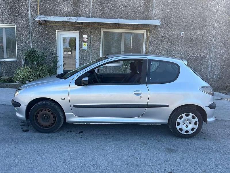 Usata Peugeot 206 68 CV (50 kW) 2006 Argento Berlina