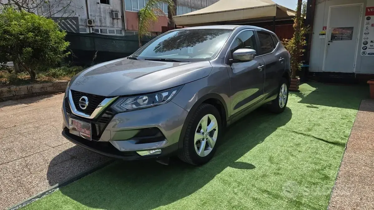 Usado Nissan Qashqai Acenta 116 CV (85 kW) 2020 Gris SUV
