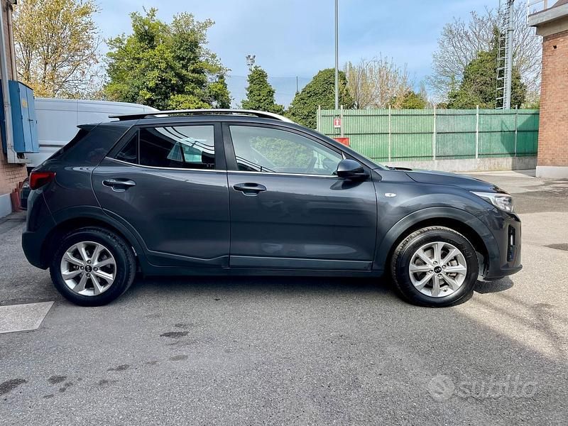 Usata Kia Stonic Style 101 CV (74 kW) 2018 Full grey SUV