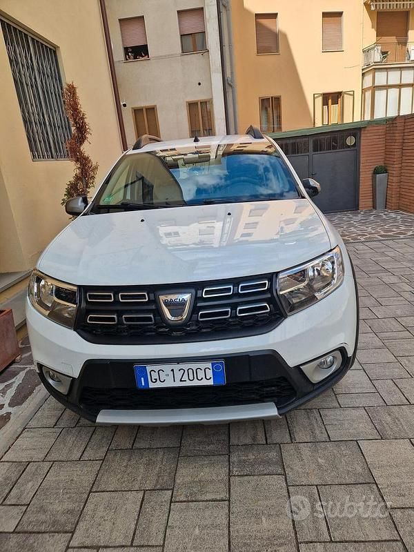 Bianco Usata 2020 Dacia Sandero Due volumi | 9000 € (Buon prezzo) - Immagine 1/4