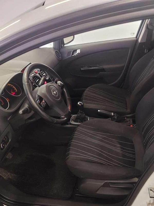 Usata Opel Corsa Edition 95 CV (69 kW) 2010 Bianco Utilitaria