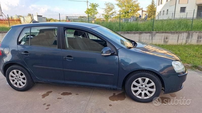 Usata VW Golf IV 105 CV (77 kW) 2006 Blu Berlina