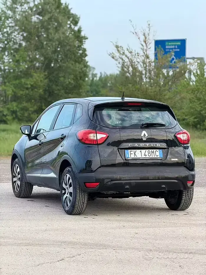 Usata Renault Captur 90 CV (66 kW) 2017 Nero SUV