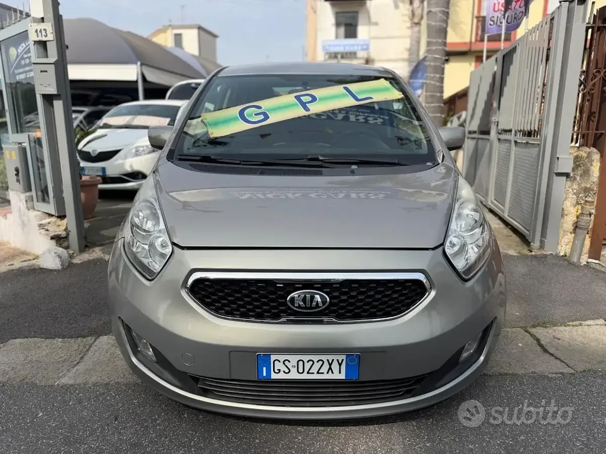Usata Kia Venga LX 90 CV (66 kW) 2011 Marrone Utilitaria