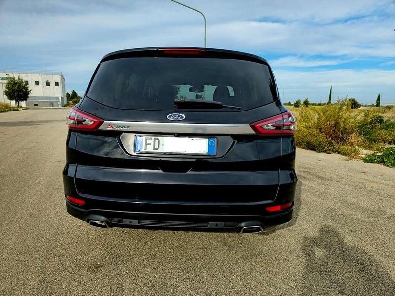 Usata Ford S-MAX Business Edition 150 CV (110 kW) 2015 Monovolume