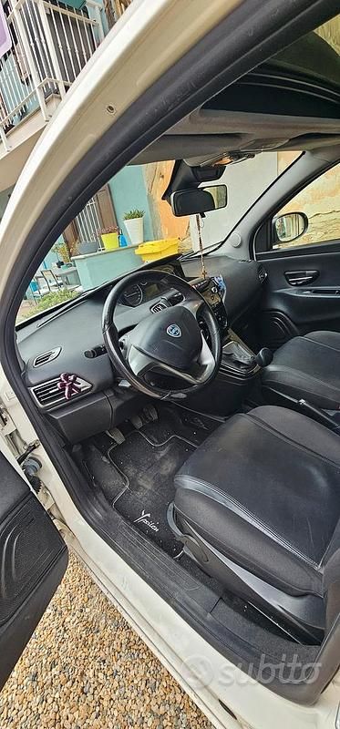 Usata Lancia Ypsilon 95 CV (69 kW) 2011 Utilitaria