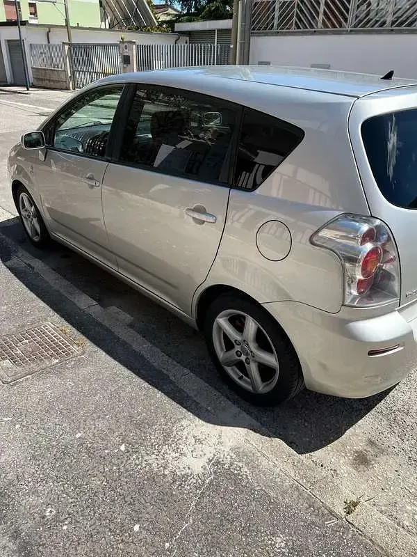 Begagnad Toyota Corolla Verso 177 HK (130 kW) 2008 Minibuss