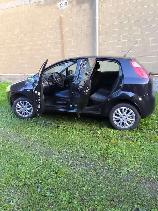 Usata 2009 Fiat Grande Punto Due volumi | 1900 € (Ottimo prezzo) - Immagine 1/4
