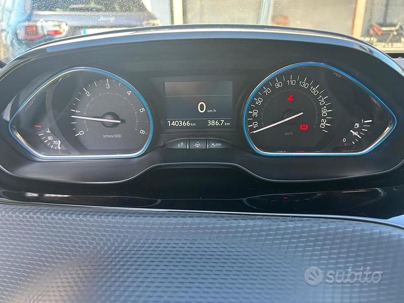 Usata Peugeot 2008 Allure 120 CV (88 kW) 2018 Grigio SUV