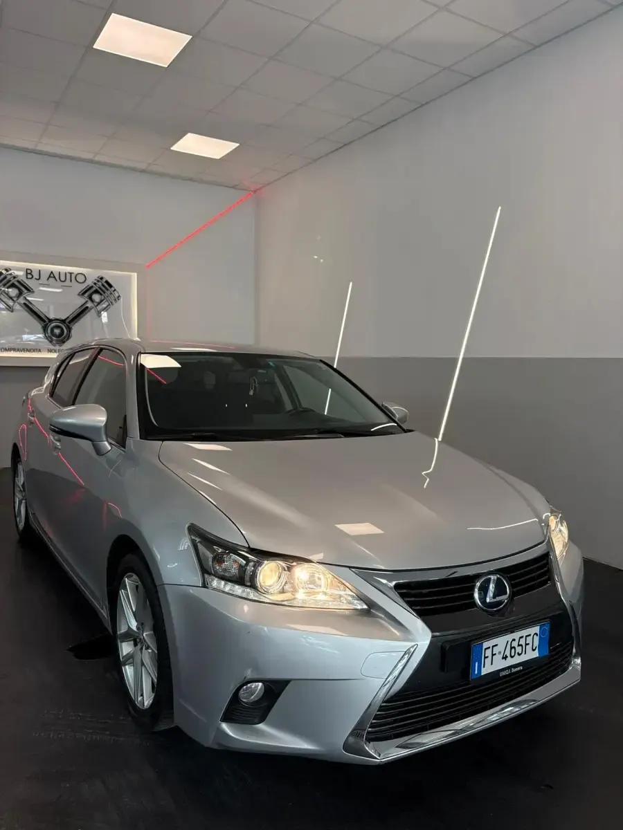 Usata Lexus CT200h Sport Line 99 CV (72 kW) 2016 Argento Berlina