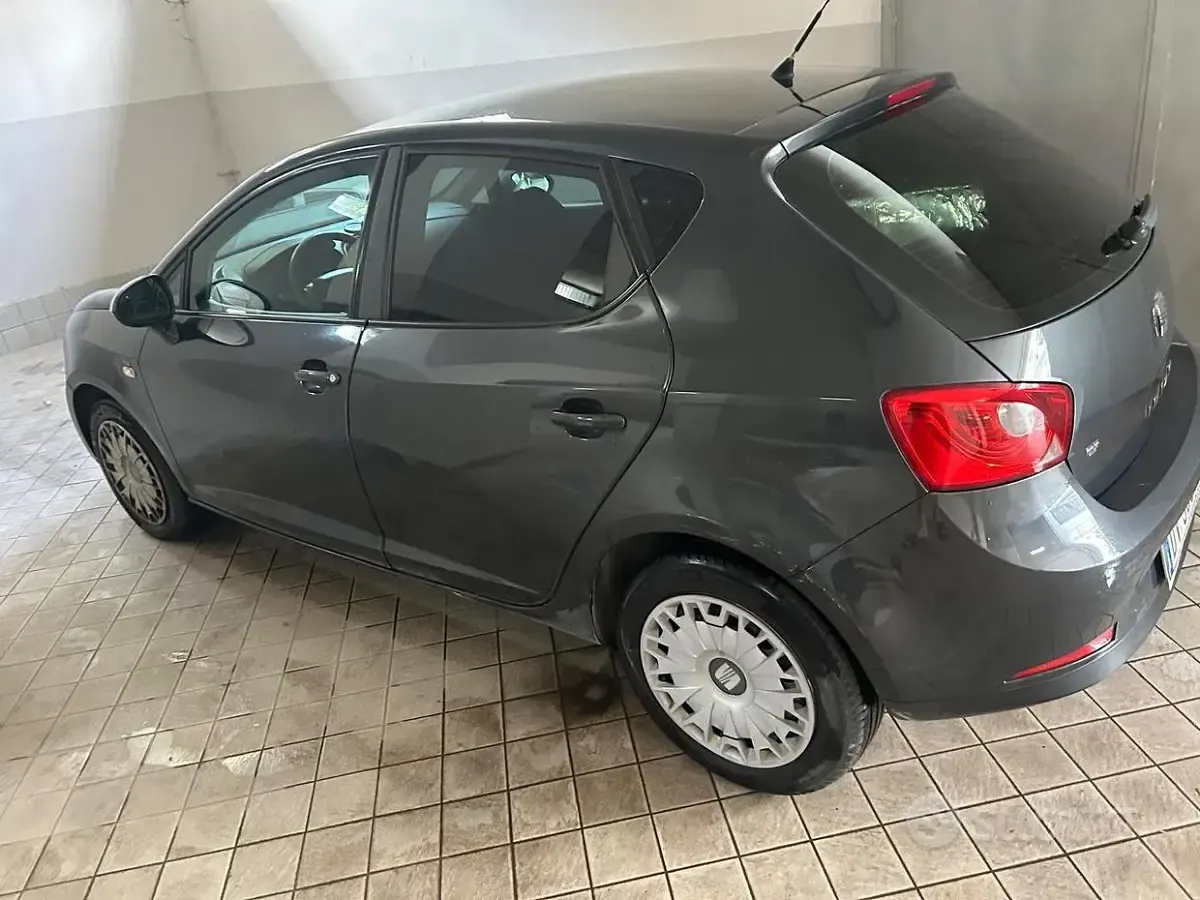 Usata Seat Ibiza Reference 85 CV (62 kW) 2009 Grigio Berlina