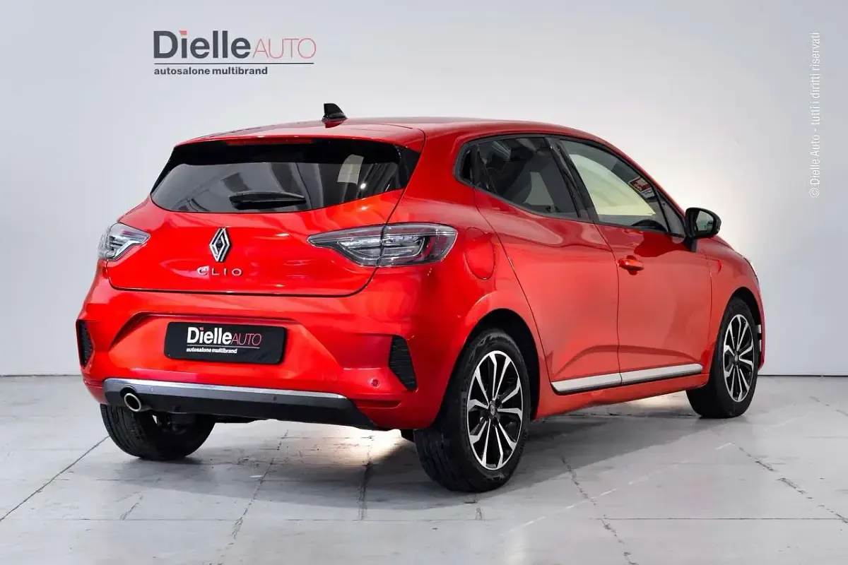 Usata Renault Clio Techno 101 CV (74 kW) 2025 Rosso passion metallizzato Utilitaria