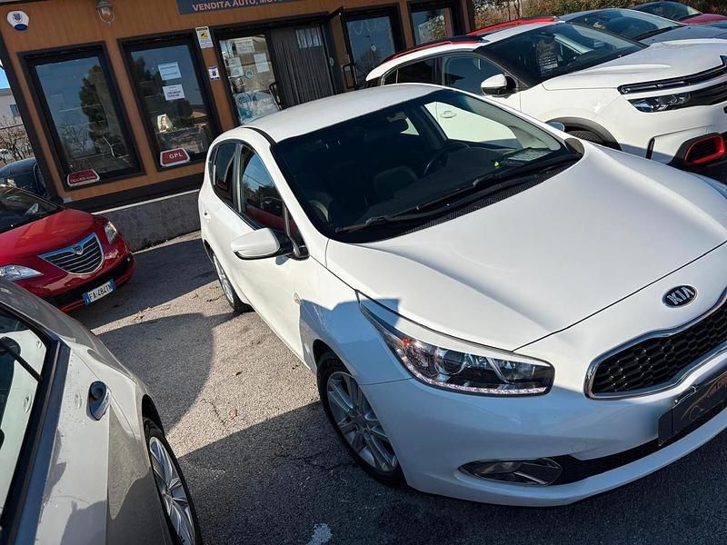 Usata Kia Ceed 135 CV (99 kW) 2016 Bianco Utilitaria