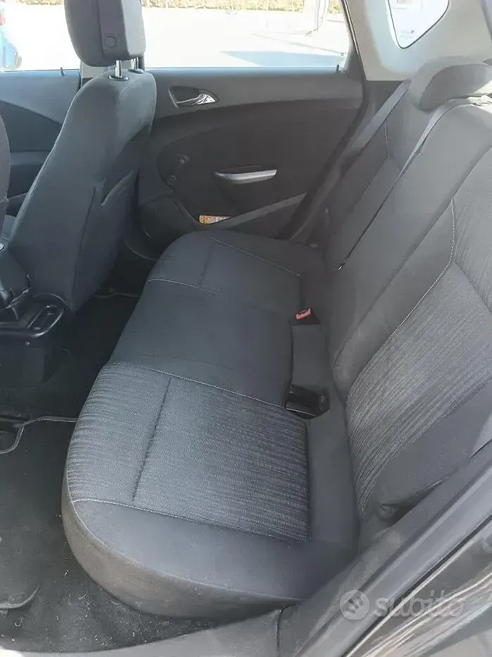 Käytetty Opel Astra 110 HP (80 kW) 2011 Harmaa Sedan
