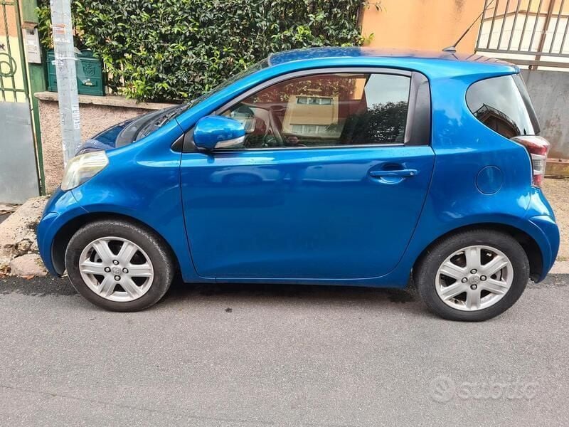 Usata Toyota iQ 98 CV (72 kW) 2010 Blu Utilitaria