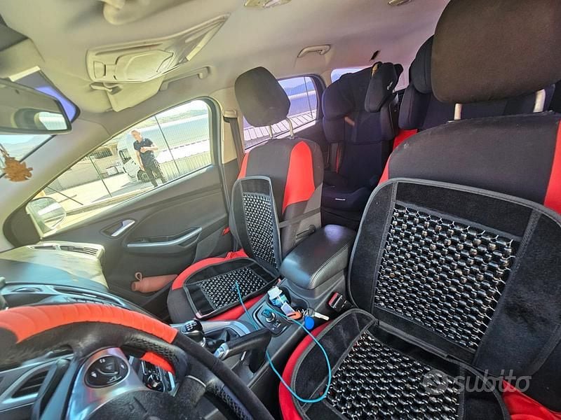 Usata Ford Focus 100 CV (73 kW) 2013 Nero Berlina