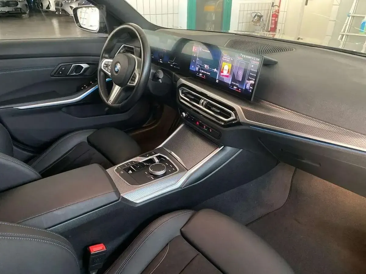 Usata BMW 320 M Sport 190 CV (139 kW) 2024 Black sapphire metallizzato Station wagon