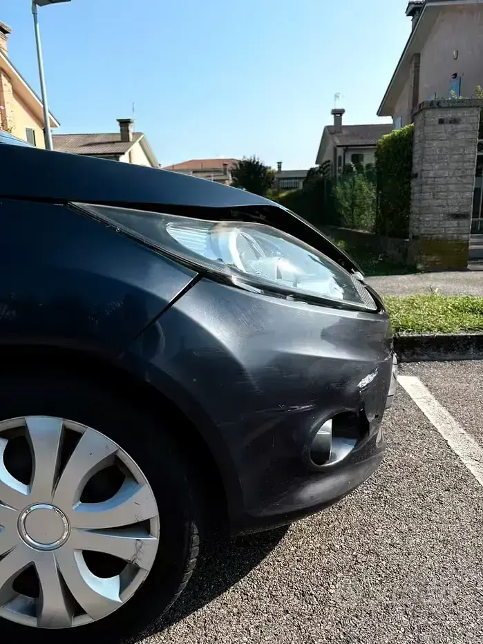 Usata Ford Fiesta 75 CV (55 kW) 2009 Berlina