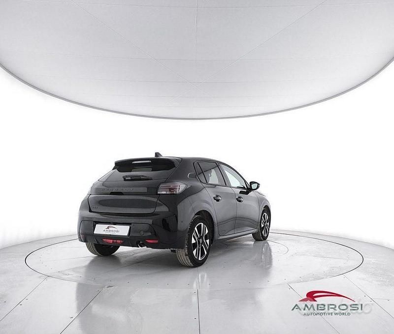 Usata Peugeot 208 Allure 101 CV (74 kW) 2025 Nero Utilitaria
