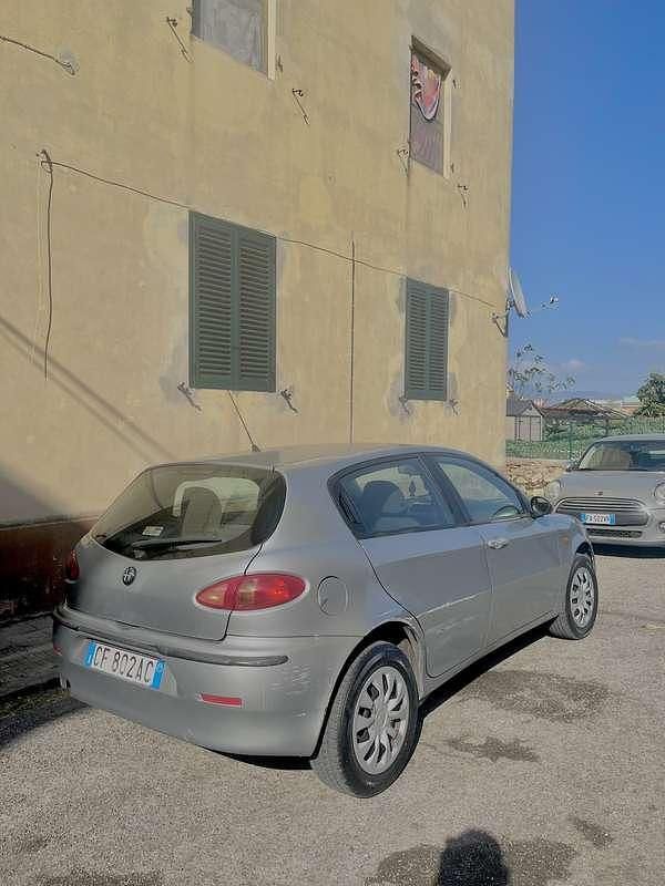 Usata Alfa Romeo 147 Distinctive 105 CV (77 kW) 2003 Utilitaria