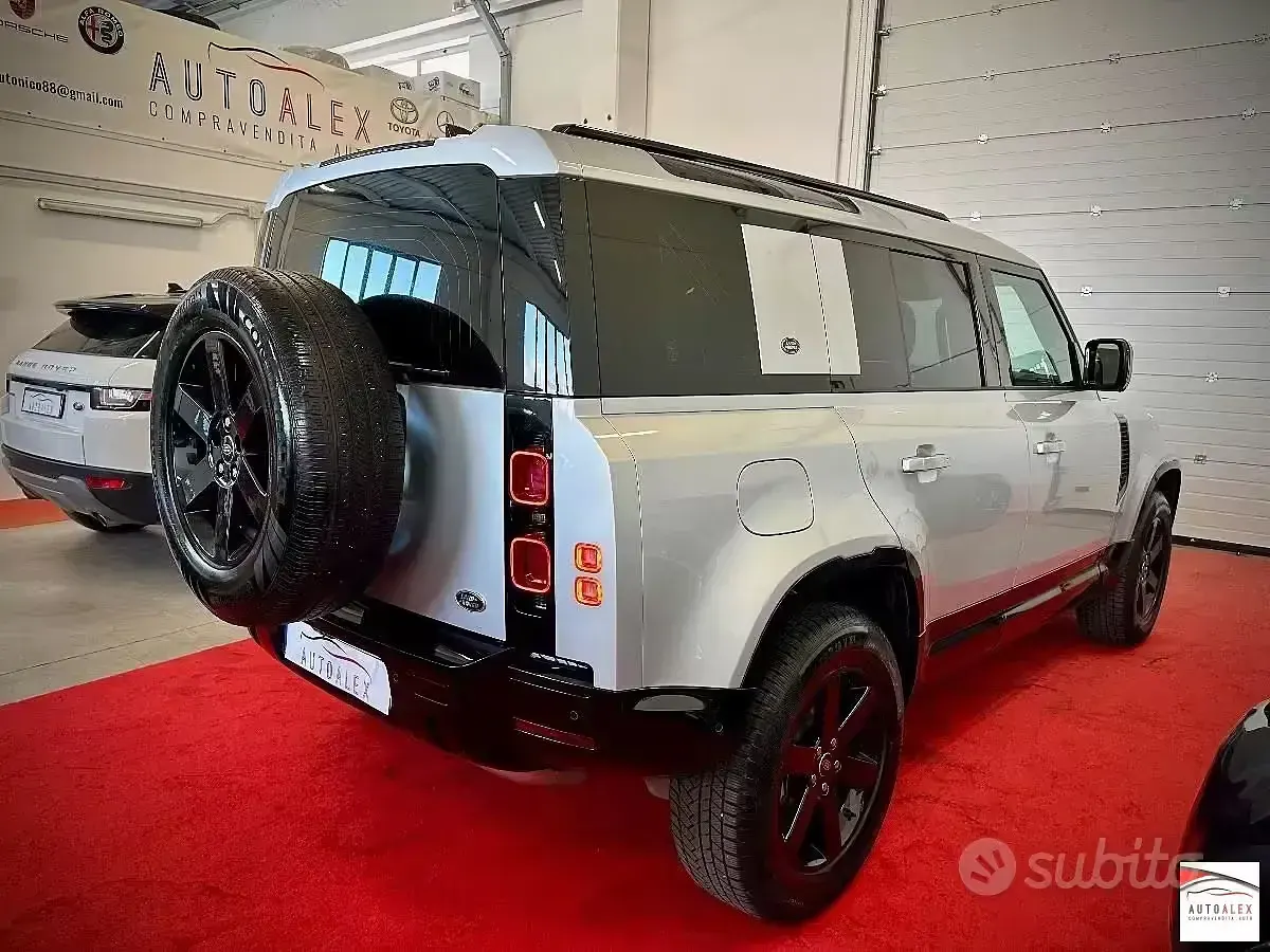 Usata Land Rover Defender S 200 CV (147 kW) 2021 Argento SUV