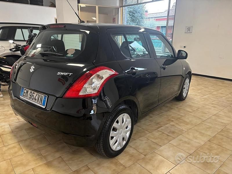 Usata Suzuki Swift 93 CV (68 kW) 2012 Nero Utilitaria