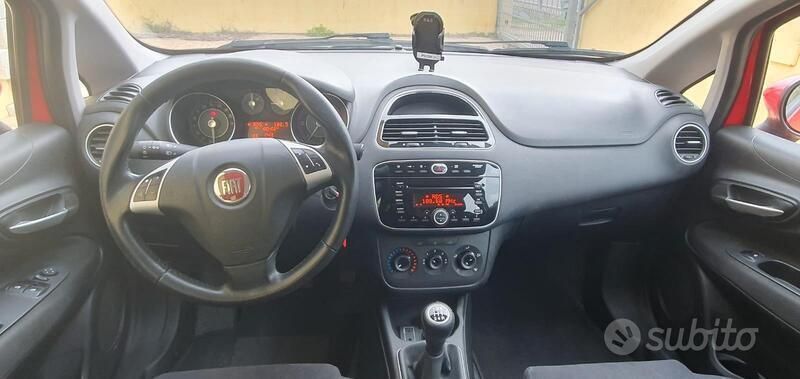 Usata Fiat Grande Punto 90 CV (66 kW) 2016 Rosso Utilitaria