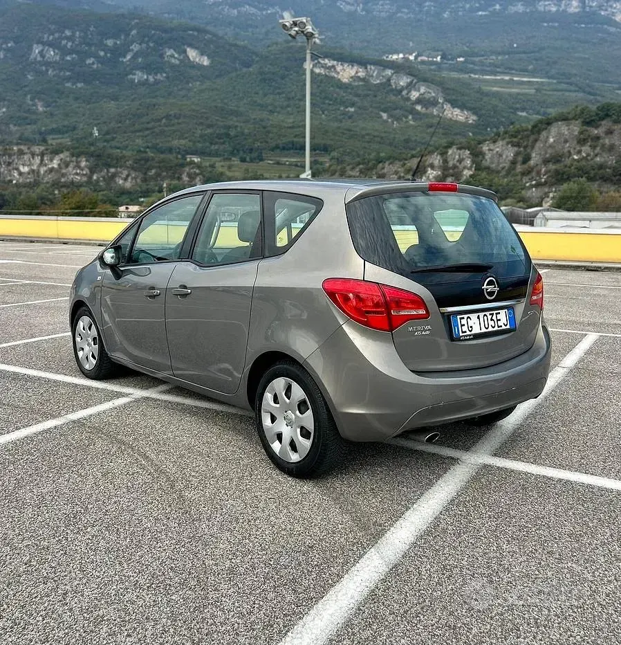 Usata Opel Meriva 130 CV (95 kW) 2011 Giallo Monovolume