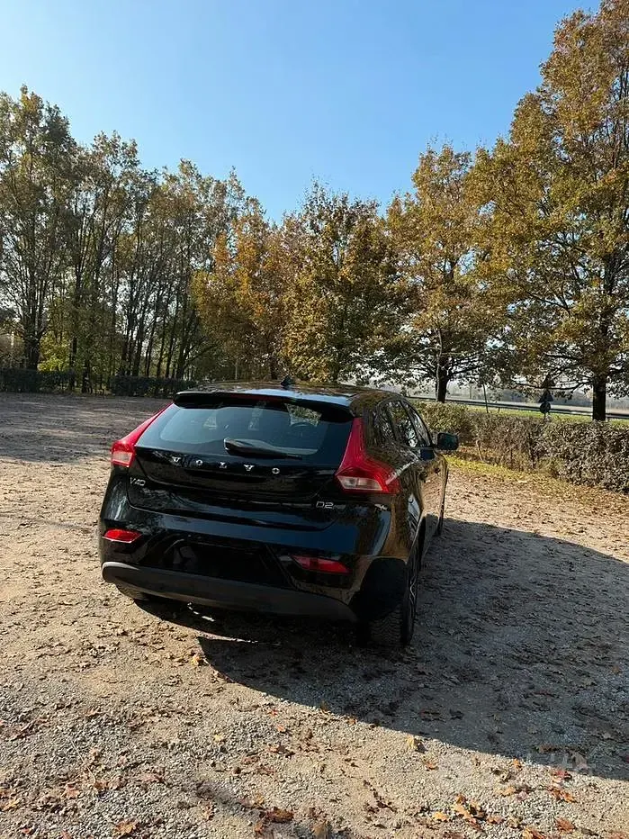 Usata Volvo V40 120 CV (88 kW) 2018 Nero Berlina