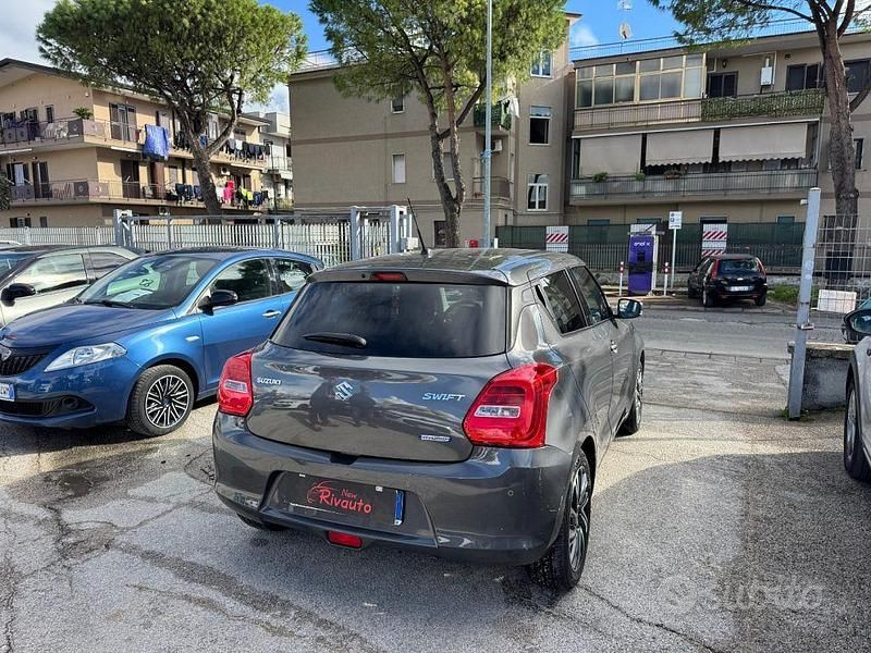 Usata Suzuki Swift 83 CV (61 kW) 2024 Grigio scuro Utilitaria