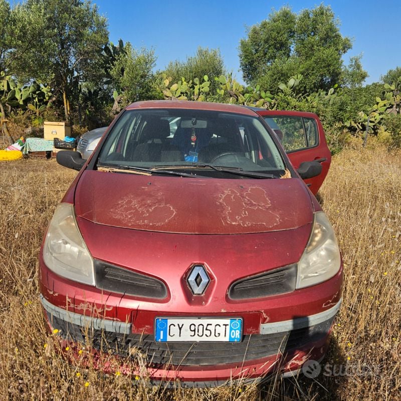 Usata Renault Clio II 85 CV (62 kW) 2006 Rosso Berlina
