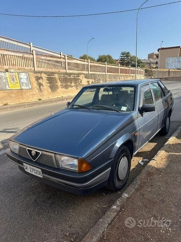 Grigio Usata 1987 Alfa Romeo 75 Tre volumi | 10.000 € - Immagine 1/4