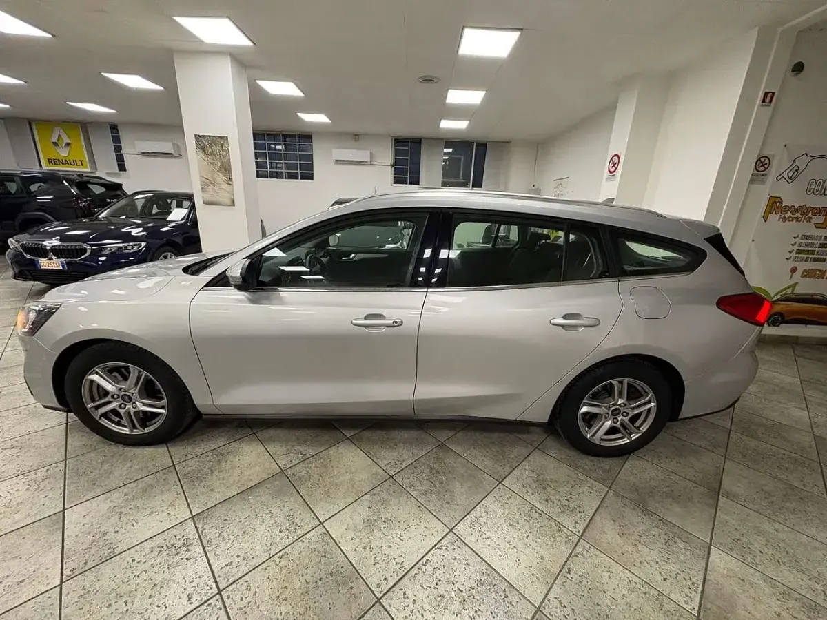 Usata Ford Focus 120 CV (88 kW) 2019 Grigio Station wagon