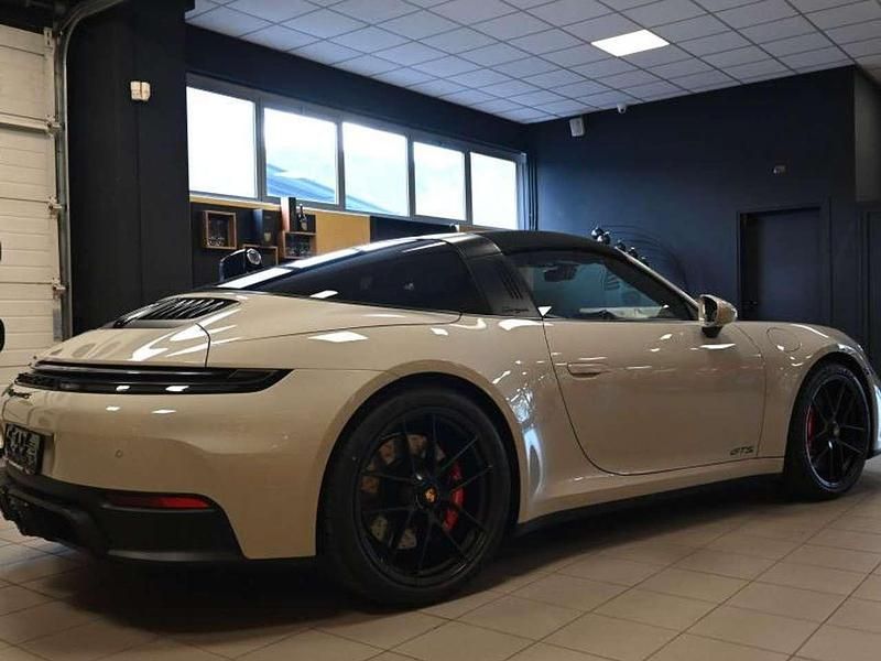 Usata Porsche 911 541 CV (397 kW) 2026 Grigio gesso kreide/pelle nera Cabrio