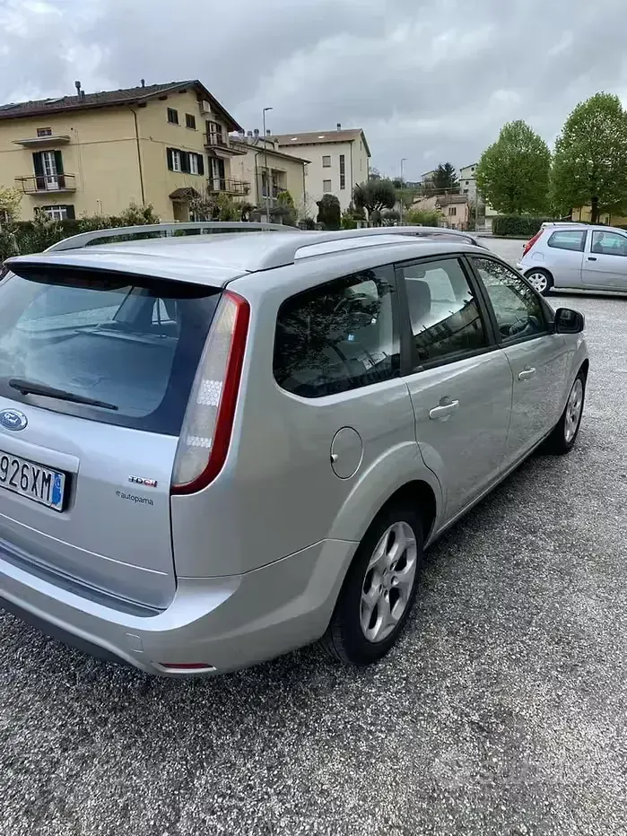 Usata Ford Focus 90 CV (66 kW) 2010 Grigio Station wagon