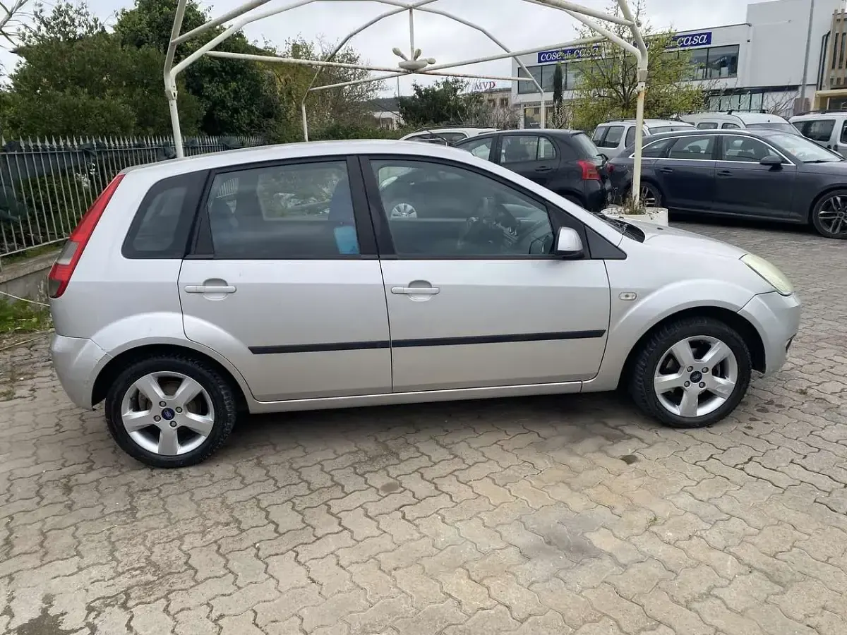 Usata Ford Fiesta Ambiente 68 CV (50 kW) 2006 Other Utilitaria