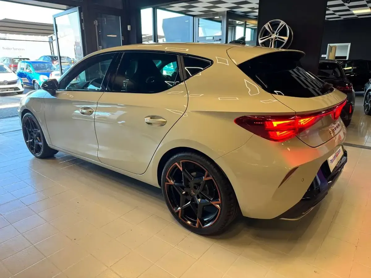 Nuova Cupra Leon 204 CV (150 kW) 2026 Beige Berlina