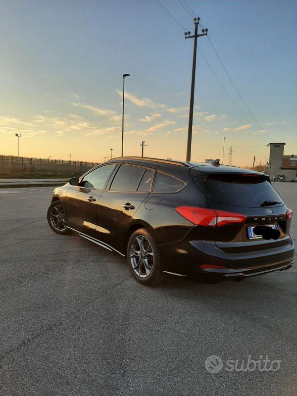 Usata Ford Focus ST-Line 120 CV (88 kW) 2024 Nero Station wagon