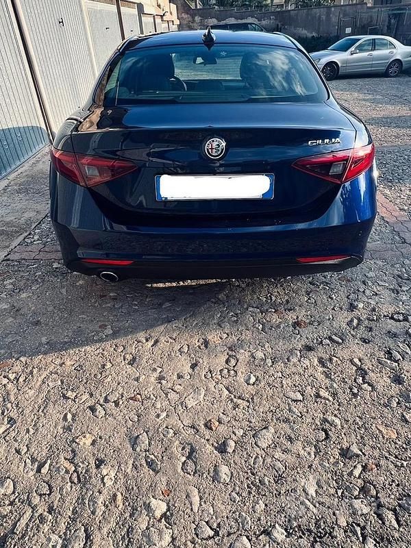 Usata Alfa Romeo Giulia 160 CV (117 kW) 2019 Blu Berlina